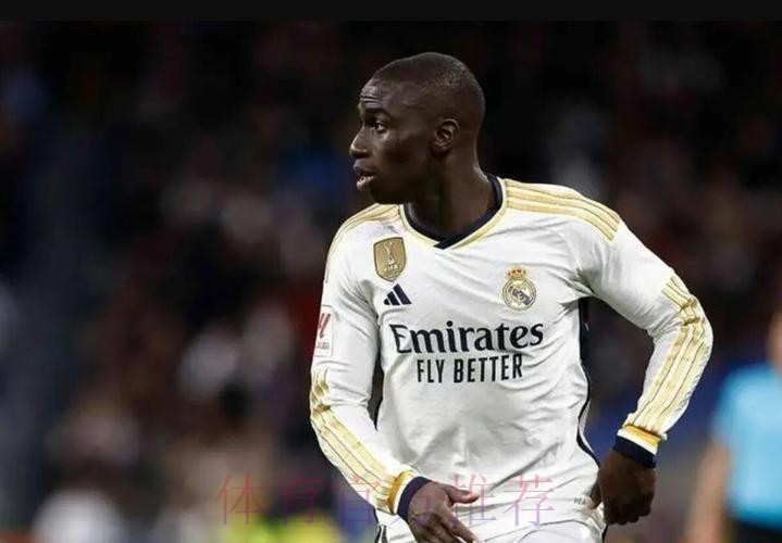 法媒:纽卡对皇马边后卫门迪感兴趣 并已开出高报价 法媒:纽卡对皇马边后卫门迪感兴趣 并已开出高报价